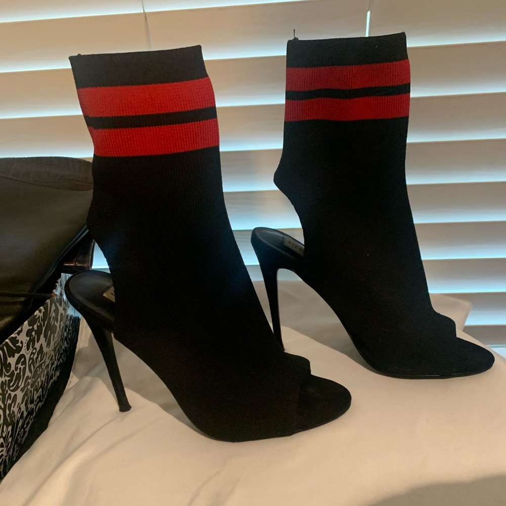 Steve Madden black white red stripe heels